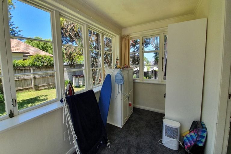 Photo of property in 70 Norwood Road, Bayswater, Auckland, 0622