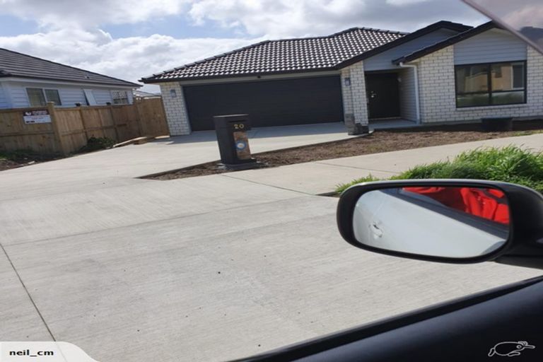 Photo of property in 20 Vinistra Road, Kumeu, 0810