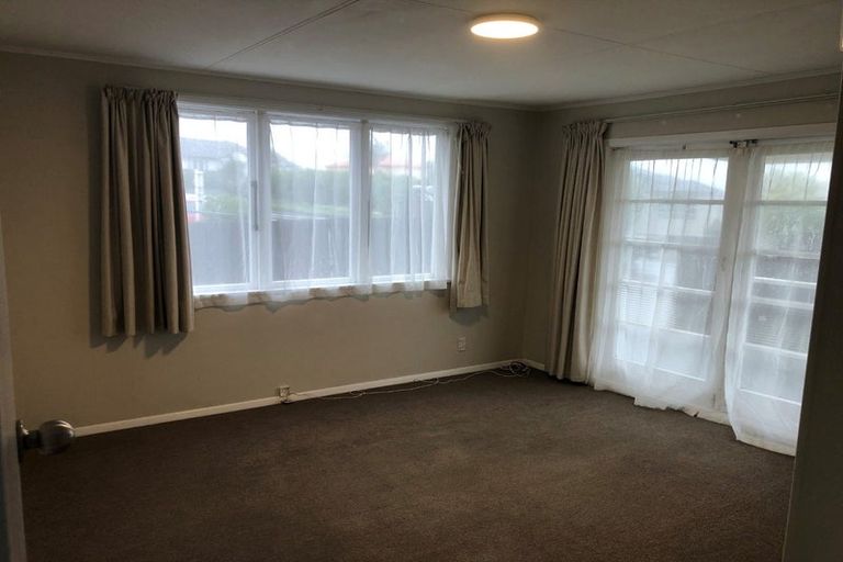 Photo of property in 1/47 Luckens Road, West Harbour, Auckland, 0618