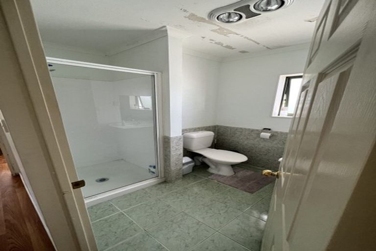 Photo of property in 18 Patts Avenue, Glendene, Auckland, 0602