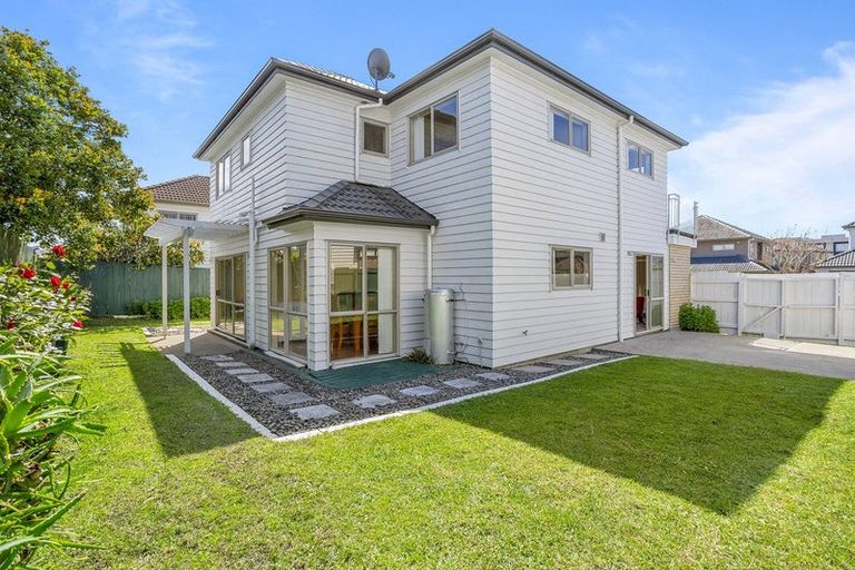 Photo of property in 12 Merlot Way, Te Atatu South, Auckland, 0610