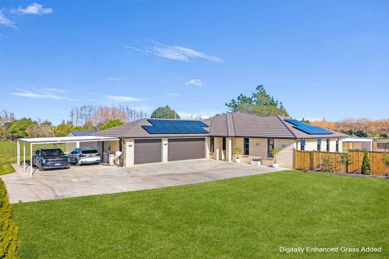 Photo of property in 8 Meadowview Close, Waiuku, 2123