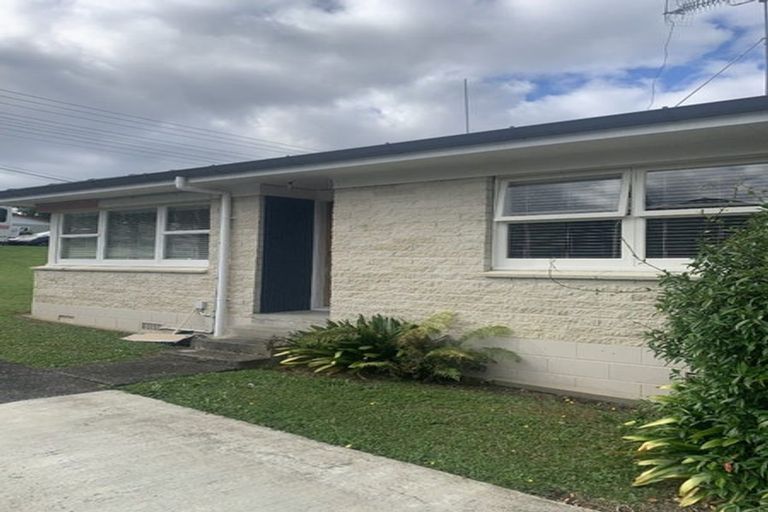 Photo of property in 1/47 Hogans Road, Glenfield, Auckland, 0629