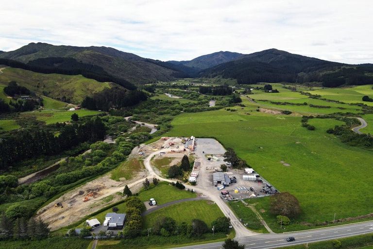 Photo of property in 1684 State Highway 2, Kaitoke, Upper Hutt, 5018