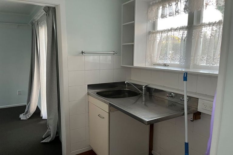 Photo of property in 99 Gloria Avenue, Te Atatu Peninsula, Auckland, 0610