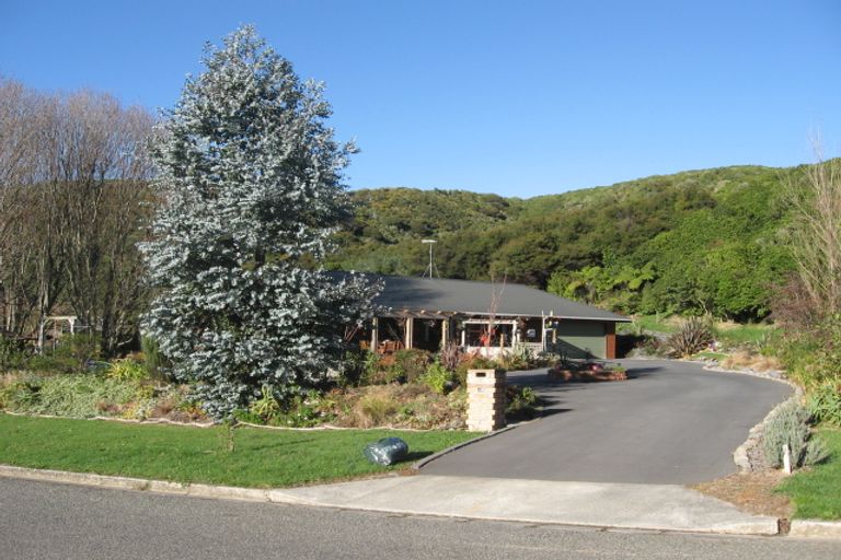 Photo of property in 15 Panorama Drive, Paraparaumu, 5032