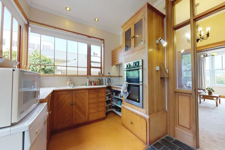 Photo of property in 8 Hawker Street, Mount Victoria, Wellington, 6011