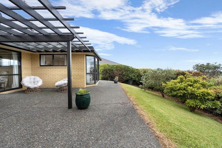 Photo of property in 115 Grovenor Drive, Orewa, 0931
