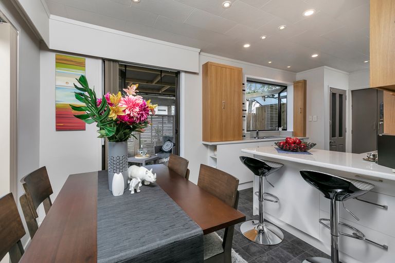 Photo of property in 4 Chamberlain Road, Massey, Auckland, 0614