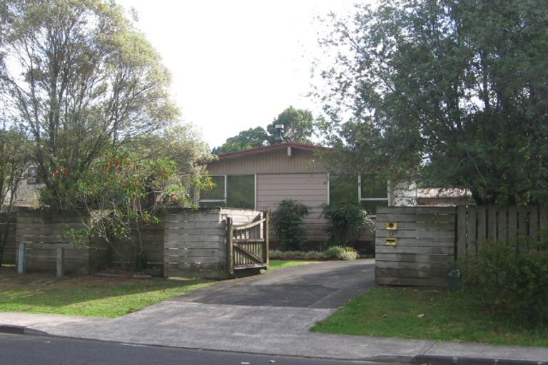 Photo of property in 15 Normanton Street, Glenfield, Auckland, 0629