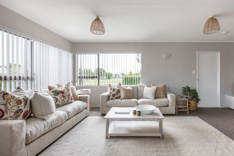 Photo of property in 32 Duckworth Crescent, Greenmeadows, Napier, 4112