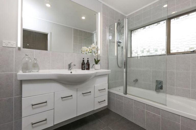 Photo of property in 12 Cyclades Place, Shelly Park, Auckland, 2014