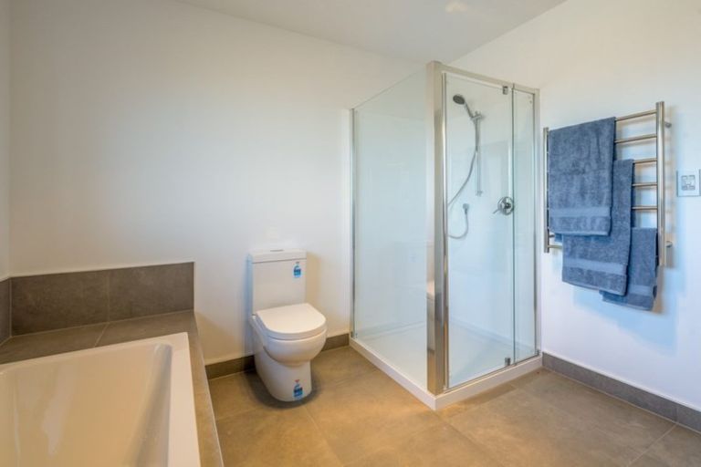 Photo of property in 25 Barry Curtis Place, Levin, 5510