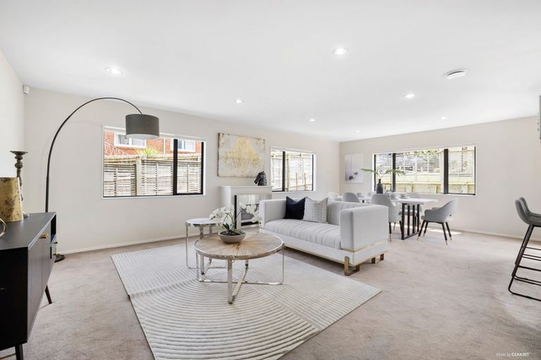 Photo of property in 21a Dallinghoe Crescent, Milford, Auckland, 0620