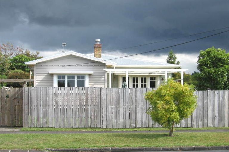 Photo of property in 6 Northall Road, New Lynn, Auckland, 0600