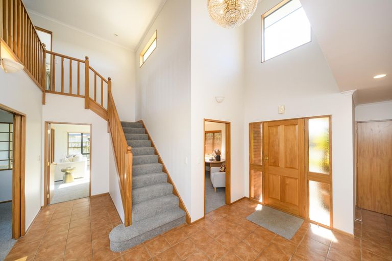 Photo of property in 122 Pacific Drive, Fitzherbert, Palmerston North, 4410