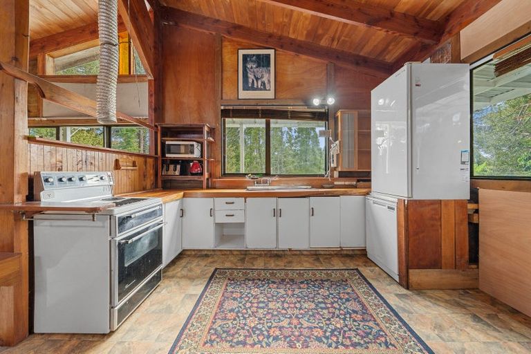 Photo of property in 14 Te Aute Ridge Road, Waitakere, Henderson, 0781