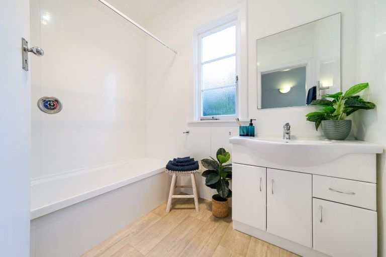 Photo of property in 4 Awatea Terrace, Hokowhitu, Palmerston North, 4410