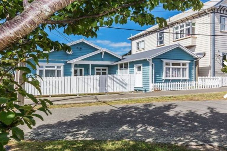 Photo of property in 17 Naughton Terrace, Kilbirnie, Wellington, 6022