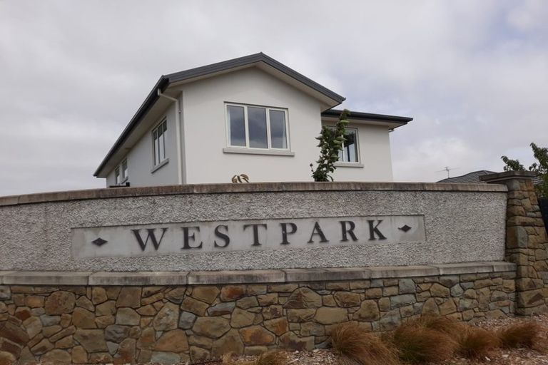 Photo of property in 2 Westpark Drive, Burnside, Christchurch, 8053