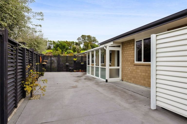 Photo of property in 9 Links Drive, Waiwhakaiho, New Plymouth, 4312