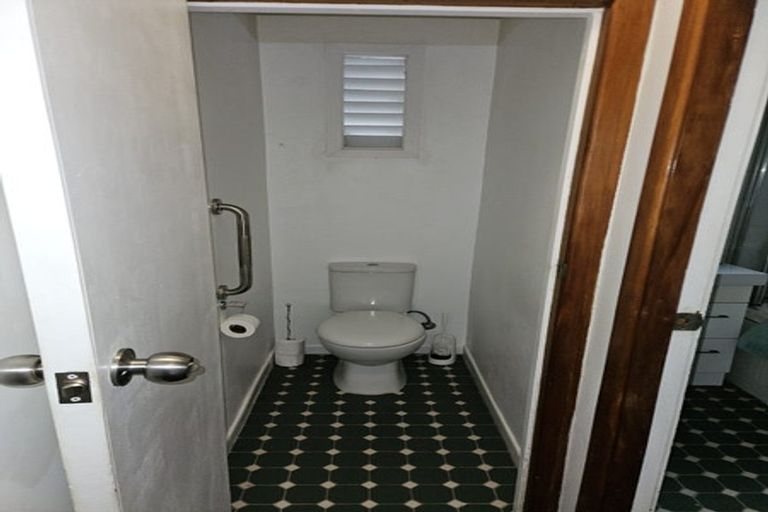 Photo of property in 21 Lavelle Road, Henderson, Auckland, 0612