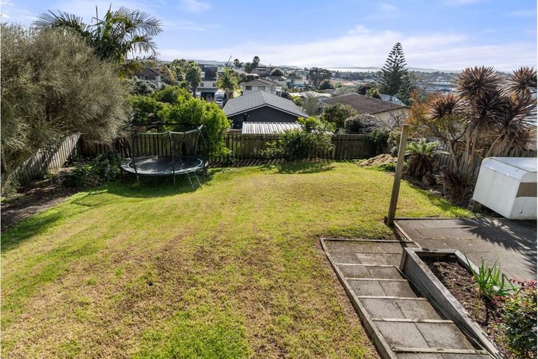 Photo of property in 30 Whangaparaoa Road, Red Beach, 0932