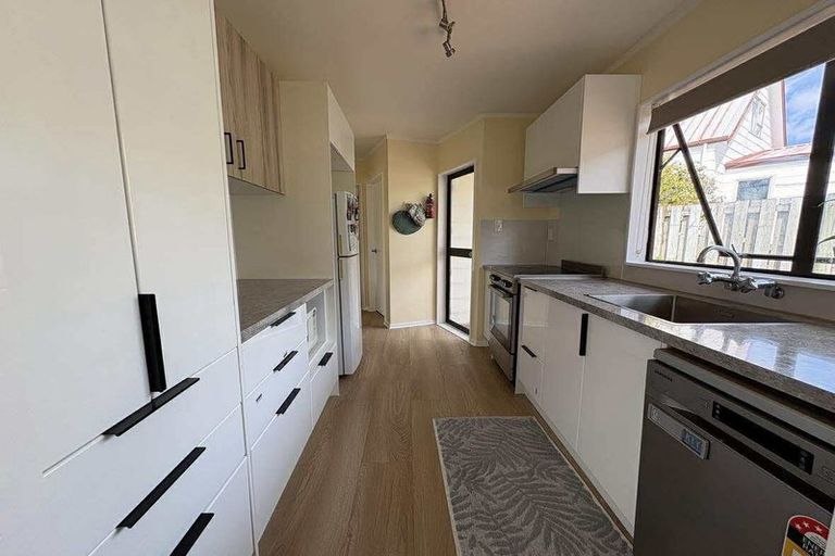 Photo of property in 3 Fenchurch Grove, Stokes Valley, Lower Hutt, 5019