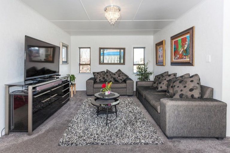 Photo of property in 100 Ocean Road, Whangamata, 3620