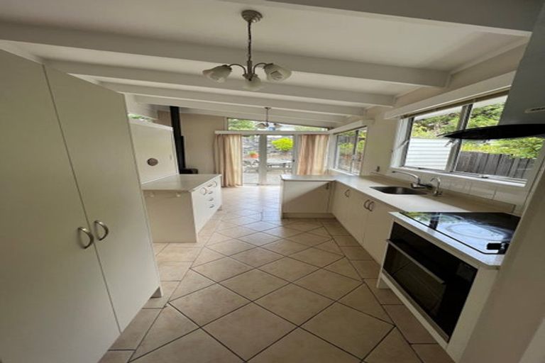 Photo of property in 3 Kerria Place, Sunnynook, Auckland, 0620