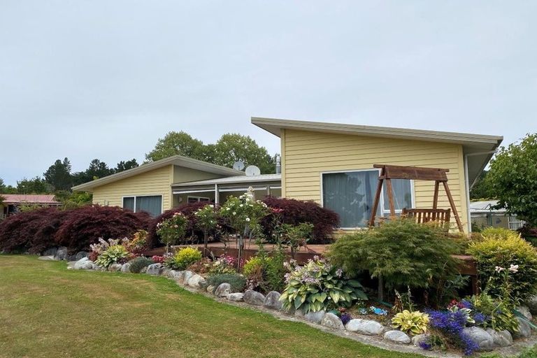 Photo of property in 12 Poplar Lane, Collingwood, 7073