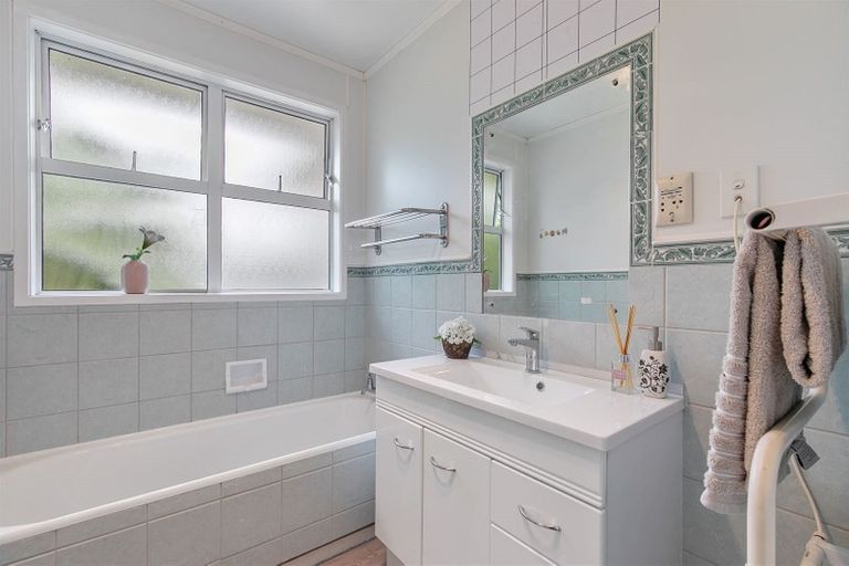 Photo of property in 52 Sycamore Drive, Sunnynook, Auckland, 0620