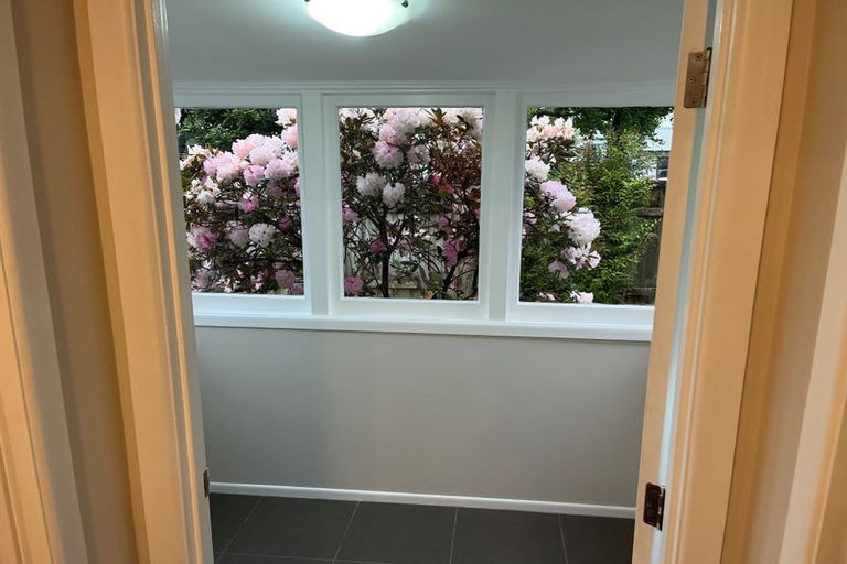 Photo of property in 8 Waiari Road, Conifer Grove, Takanini, 2112