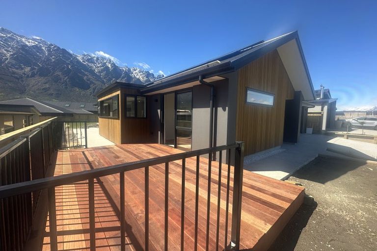 Photo of property in 77 Drysdale Road, Jacks Point, 9371