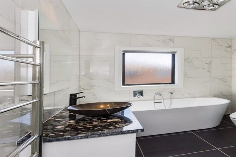 Photo of property in 10 Kerrykeel Drive, Flat Bush, Auckland, 2019