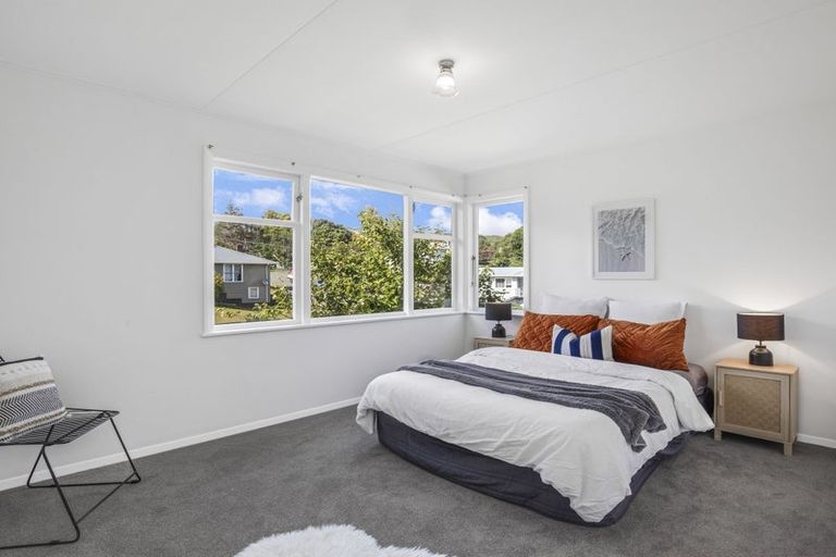 Photo of property in 6 Hampshire Street, Cannons Creek, Porirua, 5024