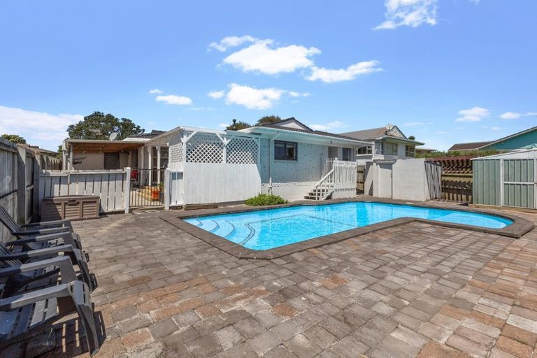 Photo of property in 6 Suwyn Place, Weymouth, Auckland, 2103