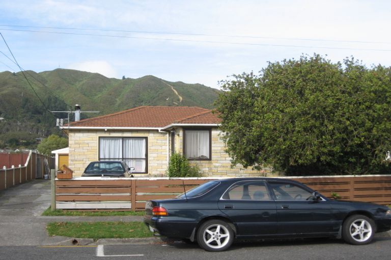 Photo of property in 27 Gibson Crescent, Naenae, Lower Hutt, 5011