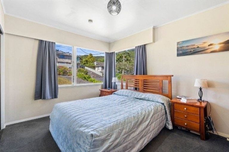 Photo of property in 38 Larsen Crescent, Tawa, Wellington, 5028