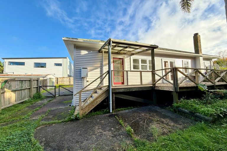 Photo of property in 48 Astley Avenue, New Lynn, Auckland, 0600