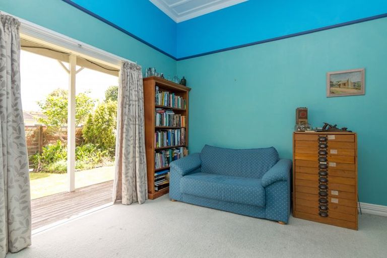 Photo of property in 31 Dunk Place, Milson, Palmerston North, 4414