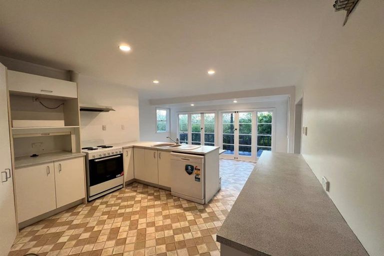 Photo of property in 16 Richards Avenue, Forrest Hill, Auckland, 0620