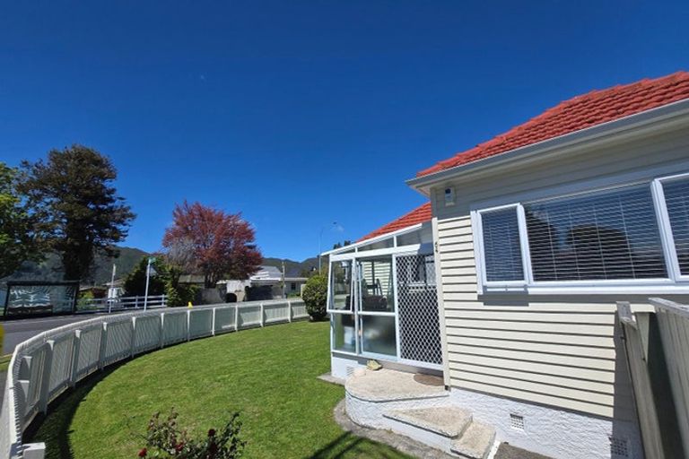 Photo of property in 64 Athlone Crescent, Avalon, Lower Hutt, 5011