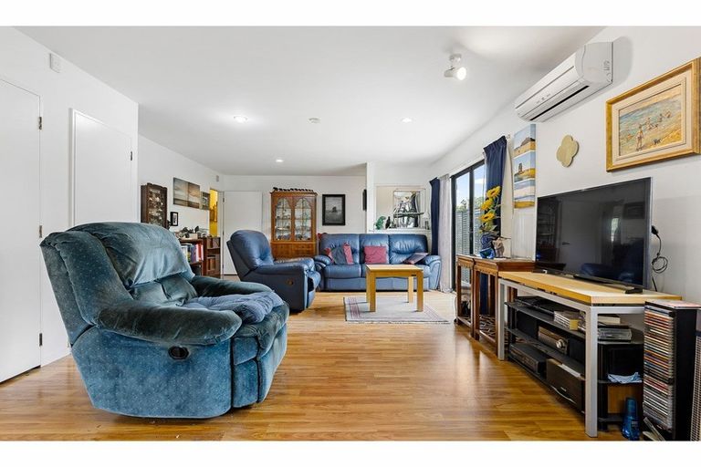 Photo of property in 2/64a Cutts Road, Russley, Christchurch, 8042