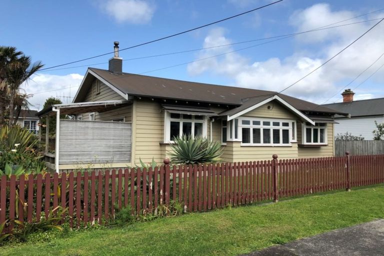 Photo of property in 8 Shortland Street, Regent, Whangarei, 0112