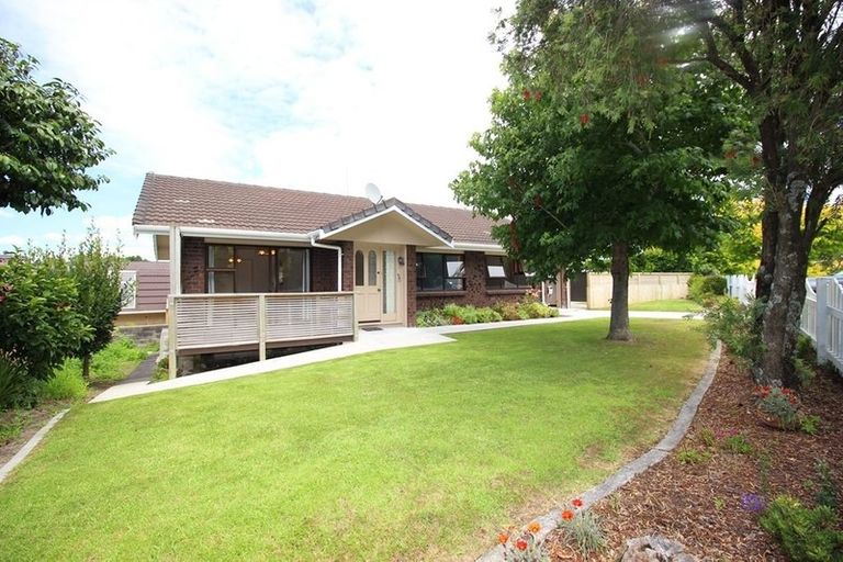 Photo of property in 37 Thorburn Avenue, Red Beach, 0932