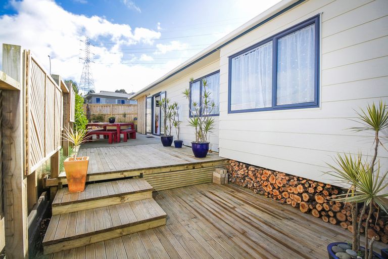 Photo of property in 49 Garton Drive, Massey, Auckland, 0614
