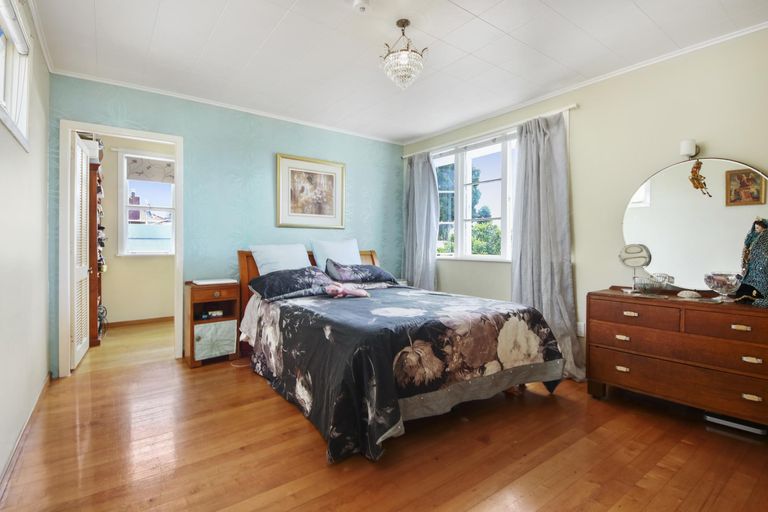Photo of property in 12 Kereru Street, Henderson, Auckland, 0612
