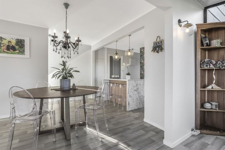 Photo of property in 17 Rhonda Place, Opaheke, Papakura, 2113