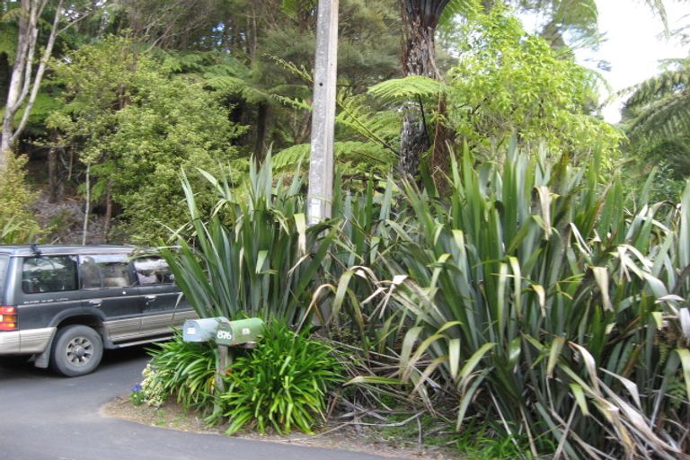 Photo of property in 882 West Coast Road, Waiatarua, Auckland, 0604